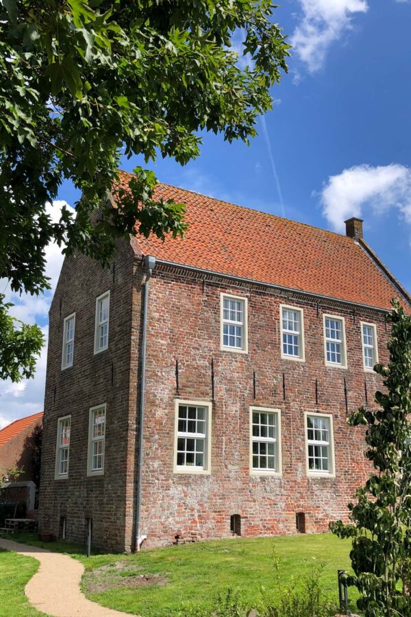 Steinhaus Nesse - zu besuch in der Drei-Zimmer-Burg