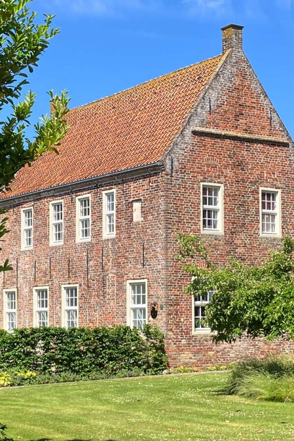 Steinhaus Nesse - zu besuch in der Drei-Zimmer-Burg