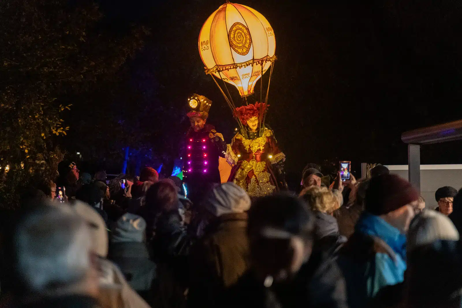 laternenumzug-dornum-ostfriesland Laternenumzug un Lichterfest zu Advent und Weihnachten in Dornum in Ostfriesland